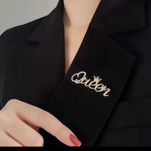 “Queen” Brooch/Pin